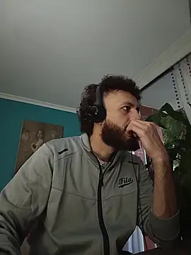 Snapshot of kauzZhomi chatting on 4, 2, 2026 kauzZhomi online show from 4, 2, 2026