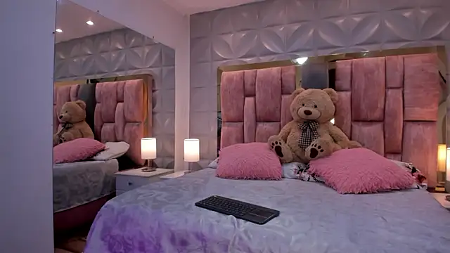 Paris Velvet online show from 3, 3, 2026