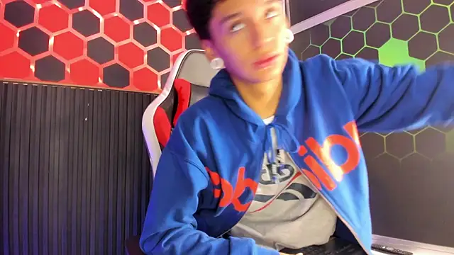 Snapshot of David_Banks_ chatting on 7, 4, 2026 David Banks online show from 7, 4, 2026