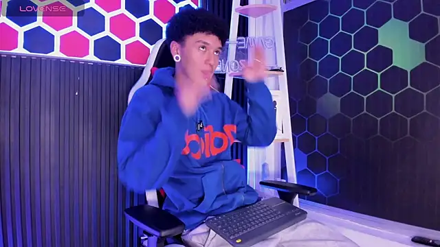 Snapshot of David_Banks_ chatting on 8, 4, 2026 David Banks online show from 8, 4, 2026