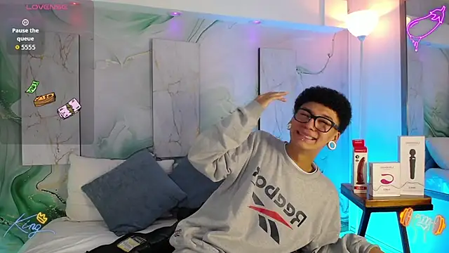 Snapshot of David_Banks_ chatting on 13, 4, 2026 David Banks online show from 13, 4, 2026