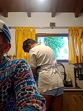 Snapshot of LuxuCum chatting on 4, 2, 2026 LuxuCum online show from 4, 2, 2026