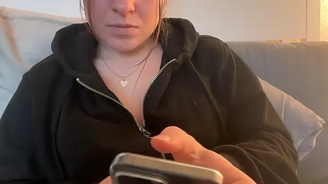 Snapshot of Lucyschickt chatting on 16, 2, 2026 Lucyschickt online show from 16, 2, 2026