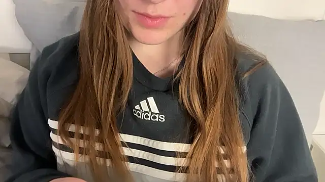 Lucyschickt online show from 4, 6, 2026