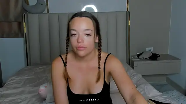 Snapshot of stellaa_quenn chatting on 30, 3, 2026 stellaa quenn online show from 30, 3, 2026