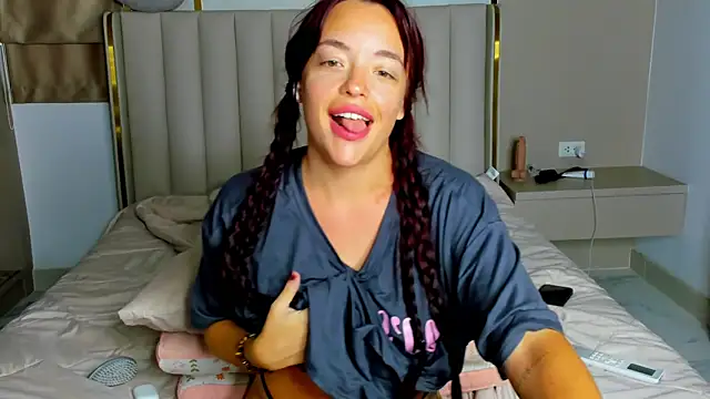 Snapshot of stellaa_quenn chatting on 4, 7, 2026 stellaa quenn online show from 4, 7, 2026