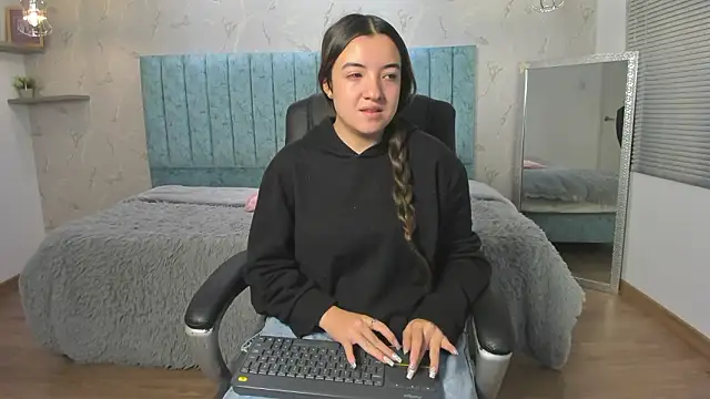 Snapshot of Tara_Parker chatting on 24, 2, 2026 Tara Parker online show from 24, 2, 2026