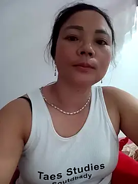 Snapshot of neyney110 chatting on 6, 2, 2026 neyney110 online show from 6, 2, 2026