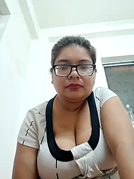 Snapshot of Elie_Hallway chatting on 23, 4, 2026 Elie Hallway online show from 23, 4, 2026