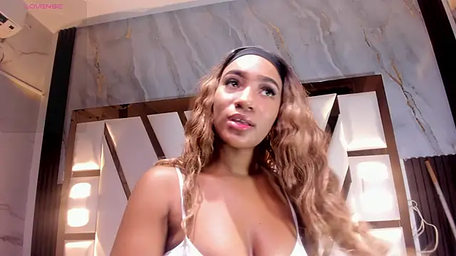 Snapshot of emii_brown chatting on 5, 2, 2026 emii brown online show from 5, 2, 2026