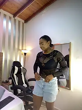 Snapshot of amara_queen_ chatting on 27, 5, 2026 amara queen online show from 27, 5, 2026