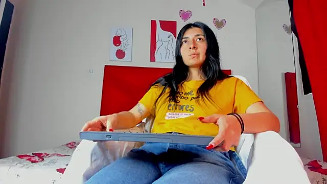 EmmaWilliamss4 online show from 12, 3, 2026