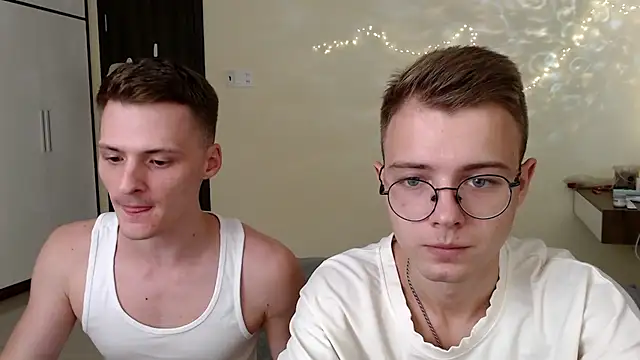 Snapshot of NikiKerryCum chatting on 7, 7, 2026 NikiKerryCum online show from 7, 7, 2026