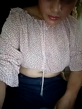 Snapshot of Momo-biki chatting on 17, 7, 2026 Momo-biki online show from 17, 7, 2026