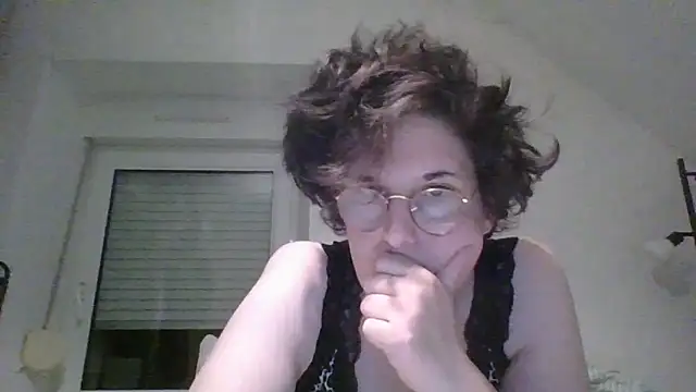 OIseauNoir88 online show from 8, 4, 2026