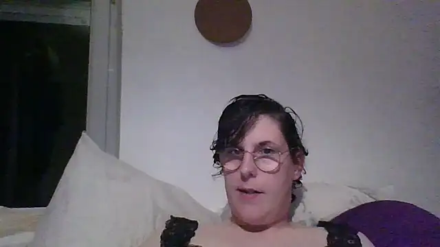 OIseauNoir88 online show from 10, 4, 2026