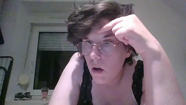 OIseauNoir88 online show from 15, 4, 2026