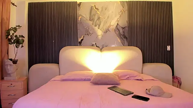 Snapshot of JazminRusso_ chatting on 7, 5, 2026 JazminRusso online show from 7, 5, 2026