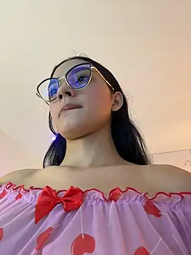 Doll Alaia  online show from 25, 2, 2026