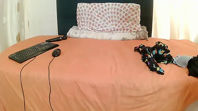 Snapshot of Exotic_FreakyQueen chatting on 17, 2, 2026 Exotic FreakyQueen online show from 17, 2, 2026