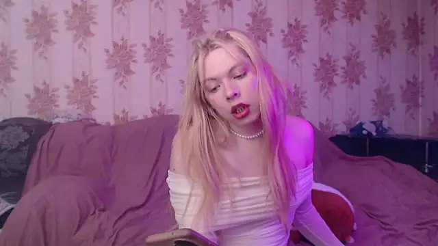 Snapshot of Cutie_Bambi chatting on 10, 2, 2026 Cutie Bambi online show from 10, 2, 2026