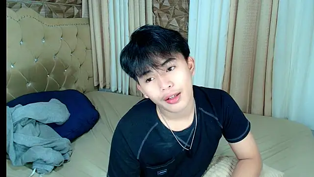 xlovercutietwink online show from 14, 2, 2026