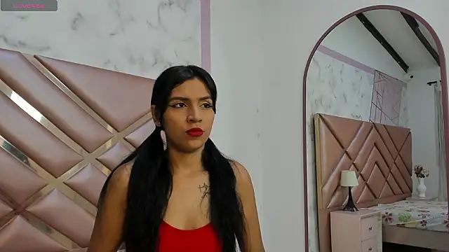 Snapshot of LauraRoot chatting on 5, 2, 2026 LauraRoot online show from 5, 2, 2026