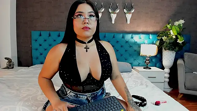 LunnaMoretti online show from 4, 4, 2026