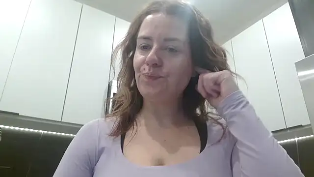 HazelSkyesChat online show from 25, 3, 2026