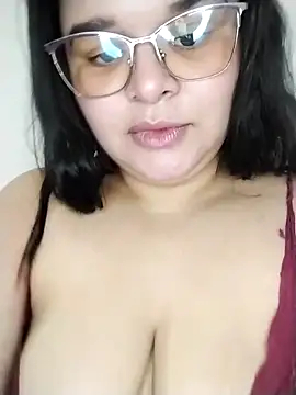 Snapshot of SamanthaStonee chatting on 8, 5, 2026 SamanthaStonee online show from 8, 5, 2026