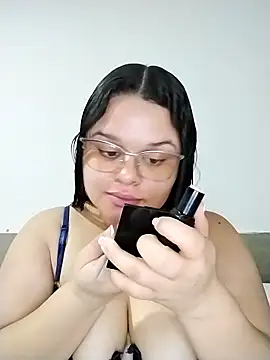 Snapshot of SamanthaStonee chatting on 7, 6, 2026 SamanthaStonee online show from 7, 6, 2026
