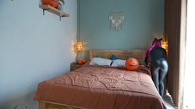 Sarah Pink online show from 31, 10, 2025