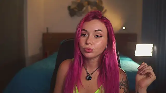 Sarah Pink online show from 5, 3, 2026