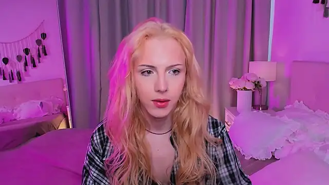 Snapshot of Tiffany__King chatting on 17, 5, 2026 Tiffany King online show from 17, 5, 2026