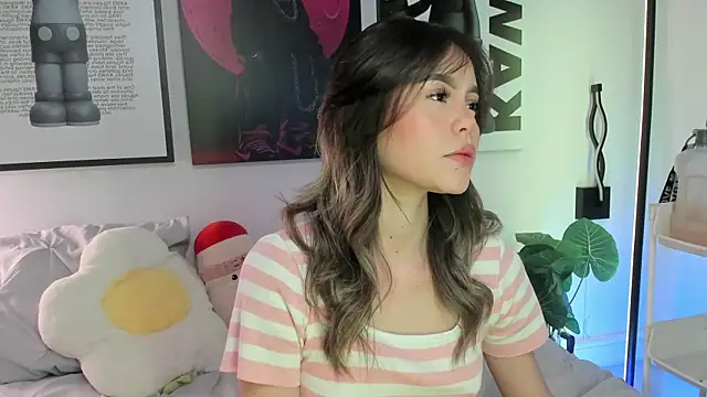 Snapshot of Hey_lucy__ chatting on 29, 4, 2026 Hey lucy online show from 29, 4, 2026