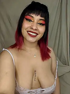 Snapshot of zoe_love18 chatting on 8, 3, 2026 zoe love18 online show from 8, 3, 2026