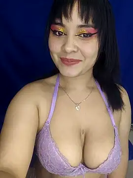 Snapshot of zoe_love18 chatting on 24, 3, 2026 zoe love18 online show from 24, 3, 2026