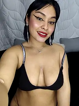 Snapshot of zoe_love18 chatting on 14, 4, 2026 zoe love18 online show from 14, 4, 2026