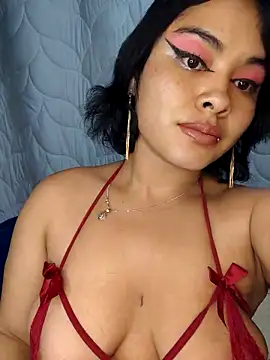 Snapshot of zoe_love18 chatting on 16, 4, 2026 zoe love18 online show from 16, 4, 2026