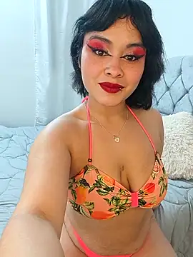 Snapshot of zoe_love18 chatting on 25, 4, 2026 zoe love18 online show from 25, 4, 2026