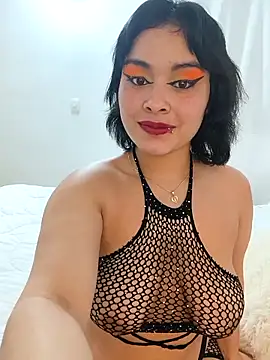 Snapshot of zoe_love18 chatting on 29, 4, 2026 zoe love18 online show from 29, 4, 2026