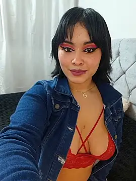 Snapshot of zoe_love18 chatting on 2, 5, 2026 zoe love18 online show from 2, 5, 2026
