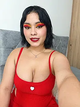 Snapshot of zoe_love18 chatting on 8, 5, 2026 zoe love18 online show from 8, 5, 2026