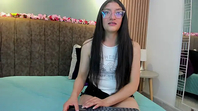 Snapshot of HannaWen_ chatting on 24, 4, 2026 HannaWen online show from 24, 4, 2026