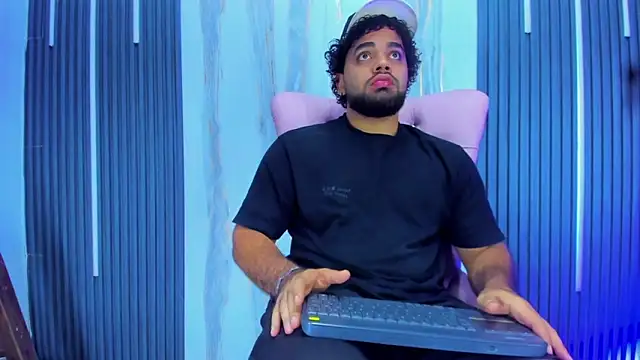 Snapshot of Chris_Evans22 chatting on 25, 2, 2026 Chris Evans22 online show from 25, 2, 2026