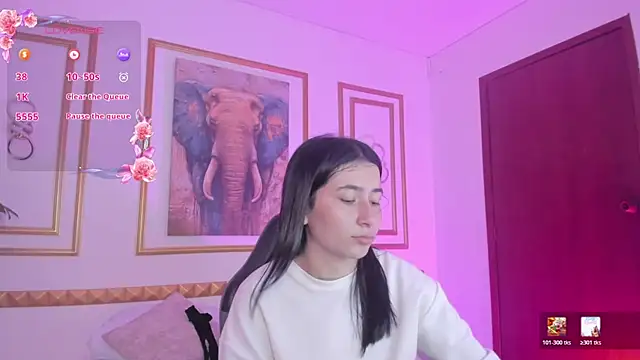 charlottee27  online show from 10, 7, 2026