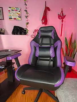 kenia thompsom01 online show from 15, 4, 2026