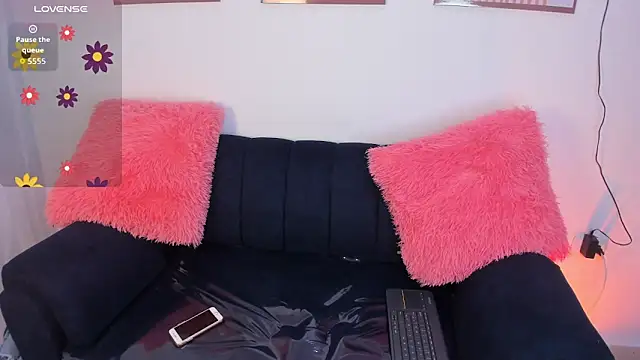 Snapshot of chloe_petite2 chatting on 19, 2, 2026 chloe petite2 online show from 19, 2, 2026