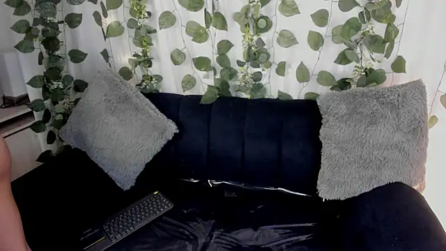 Snapshot of chloe_petite2 chatting on 2, 5, 2026 chloe petite2 online show from 2, 5, 2026