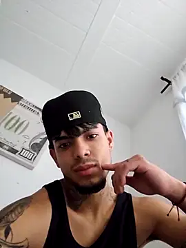 Snapshot of miguel_aguirre_ chatting on 11, 2, 2026 miguel aguirre online show from 11, 2, 2026